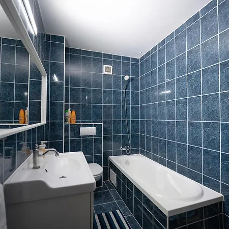 4 Bedroom Ap Apartment *